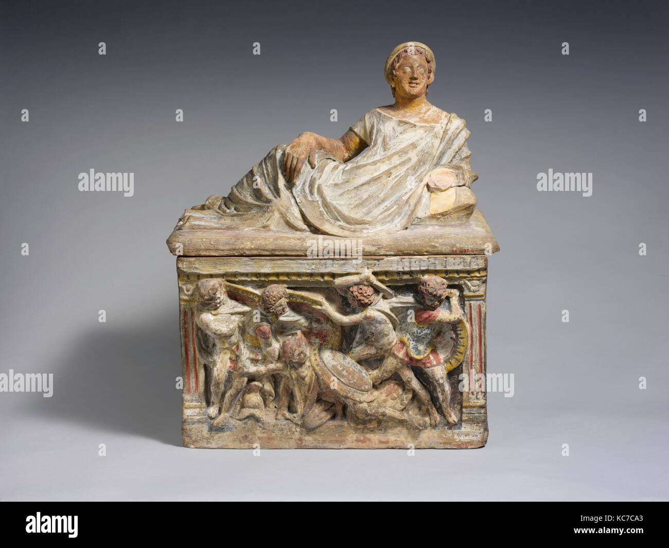 La terracotta urna cineraria, ellenistica, del III secolo A.C., etrusca, terracotta, vernice, H.: 26 a. (66 cm), terrecotte, il fregio Foto Stock