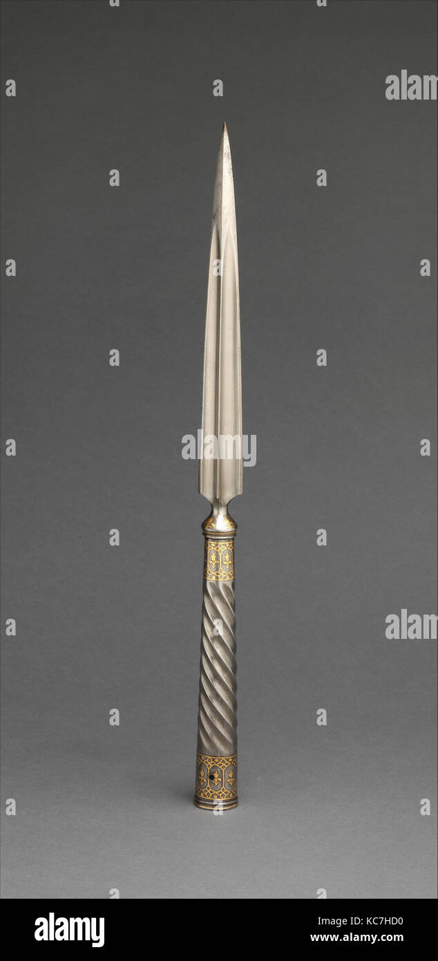 Spear, secolo XVII, Indiano settentrionale, acciaio, oro, L. 63 1/4 in. (160.7 cm); L. di testa 14 15/16 in. (37,9 cm); W. 1. (2,5 cm Foto Stock