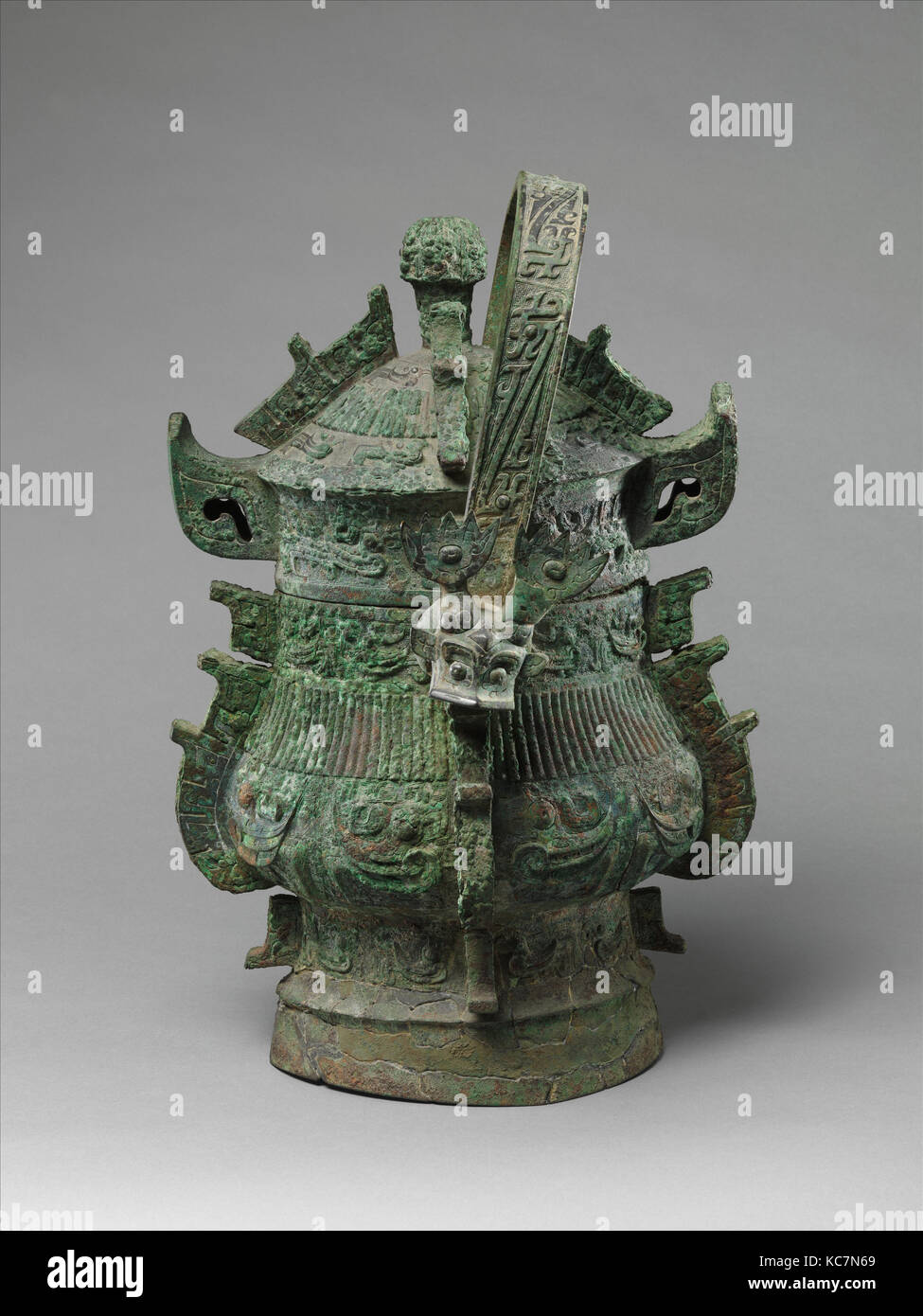 青銅卣, rituale vino contenitore (Yu) con coperchio, fine XI secolo A.C. Foto Stock