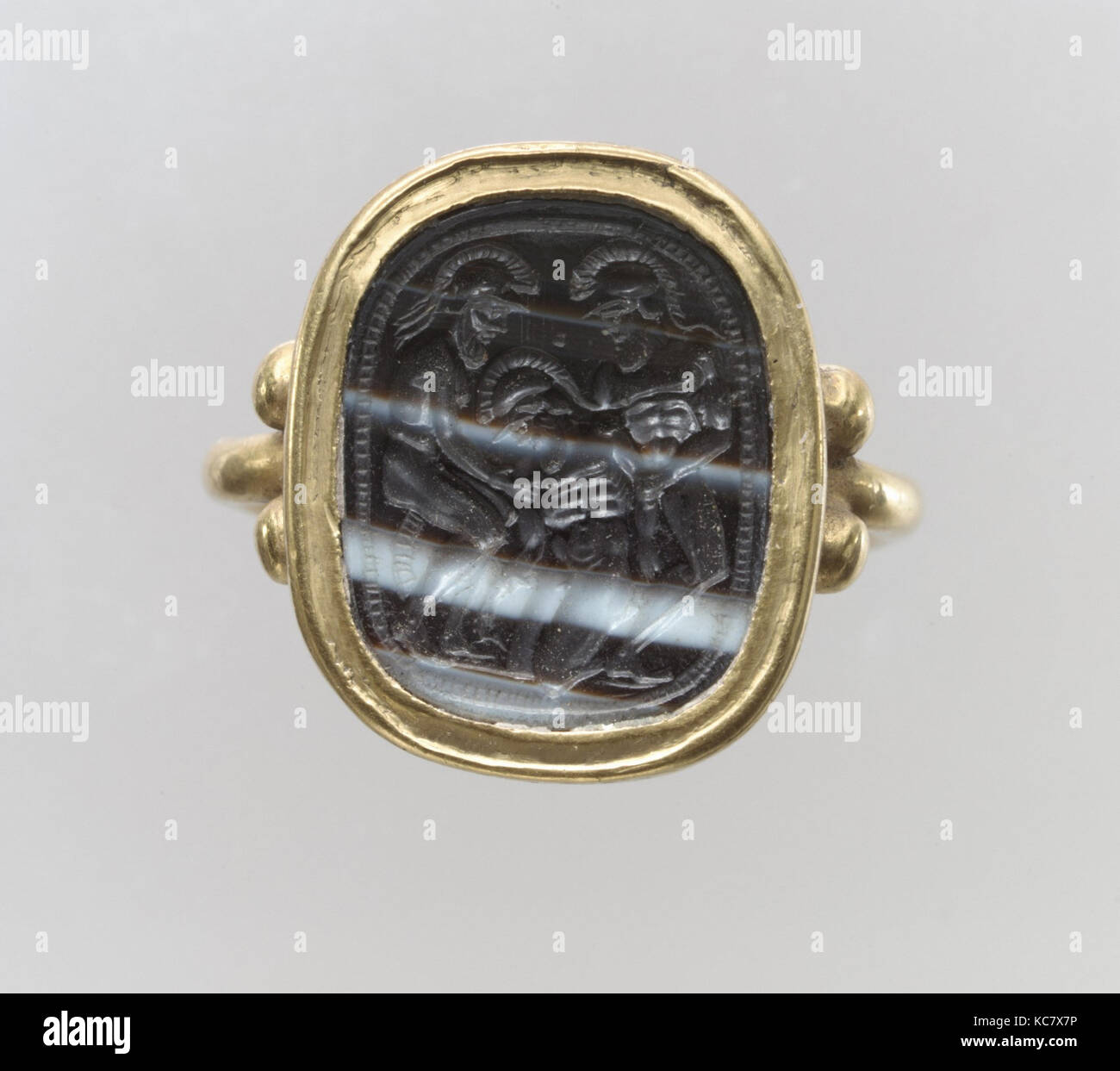 Anello da dito con antiche a intaglio, fine 6th-inizi del VII secolo A.d Foto Stock