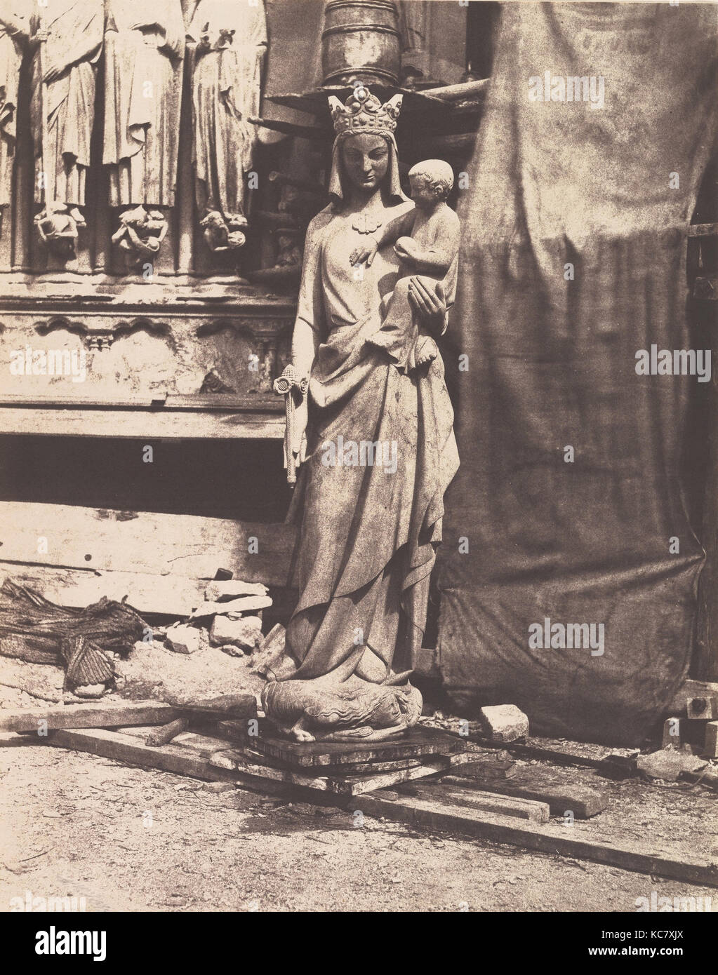 La scultura della Madonna e Bambino, Notre Dame, Paris, Auguste Mestral, ca. 1851 Foto Stock