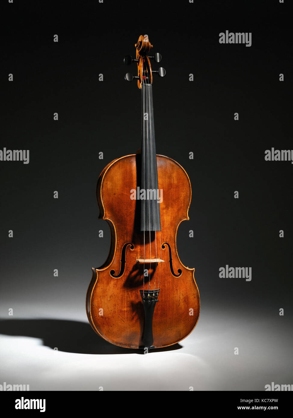 Viola, ca. 1660, Absam, Austria, austriaca, Abete rosso, acero, blackwood, altezza (del corpo, escluso il collo): 17 3/16 in. (43,7 cm Foto Stock