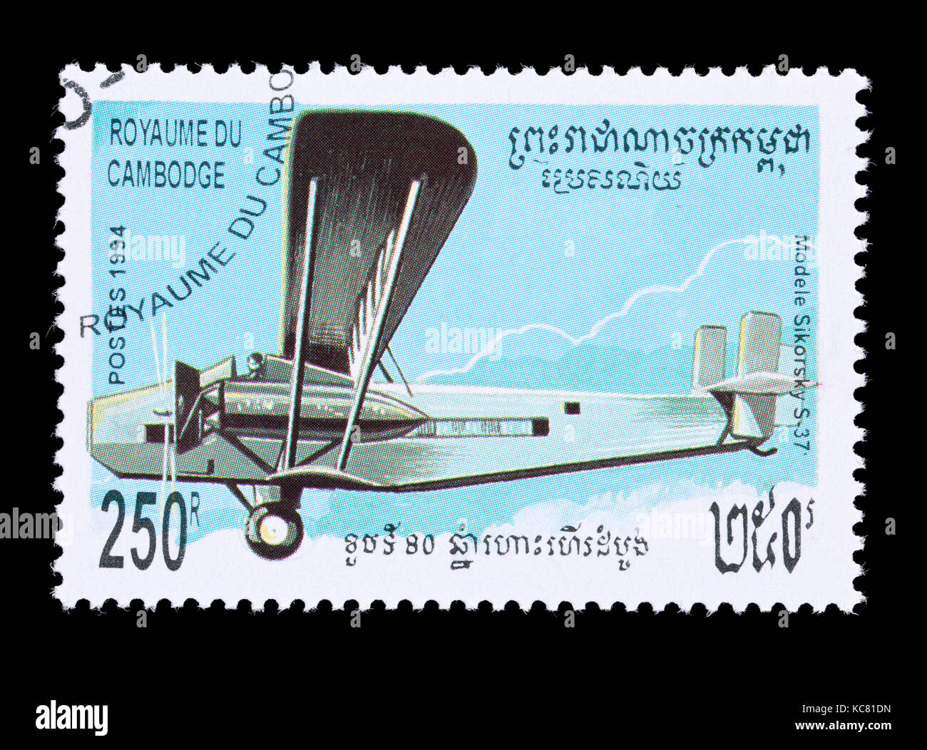 Francobollo da Cambogia raffigurante un Sikorsky S-37 biplanari a. Foto Stock