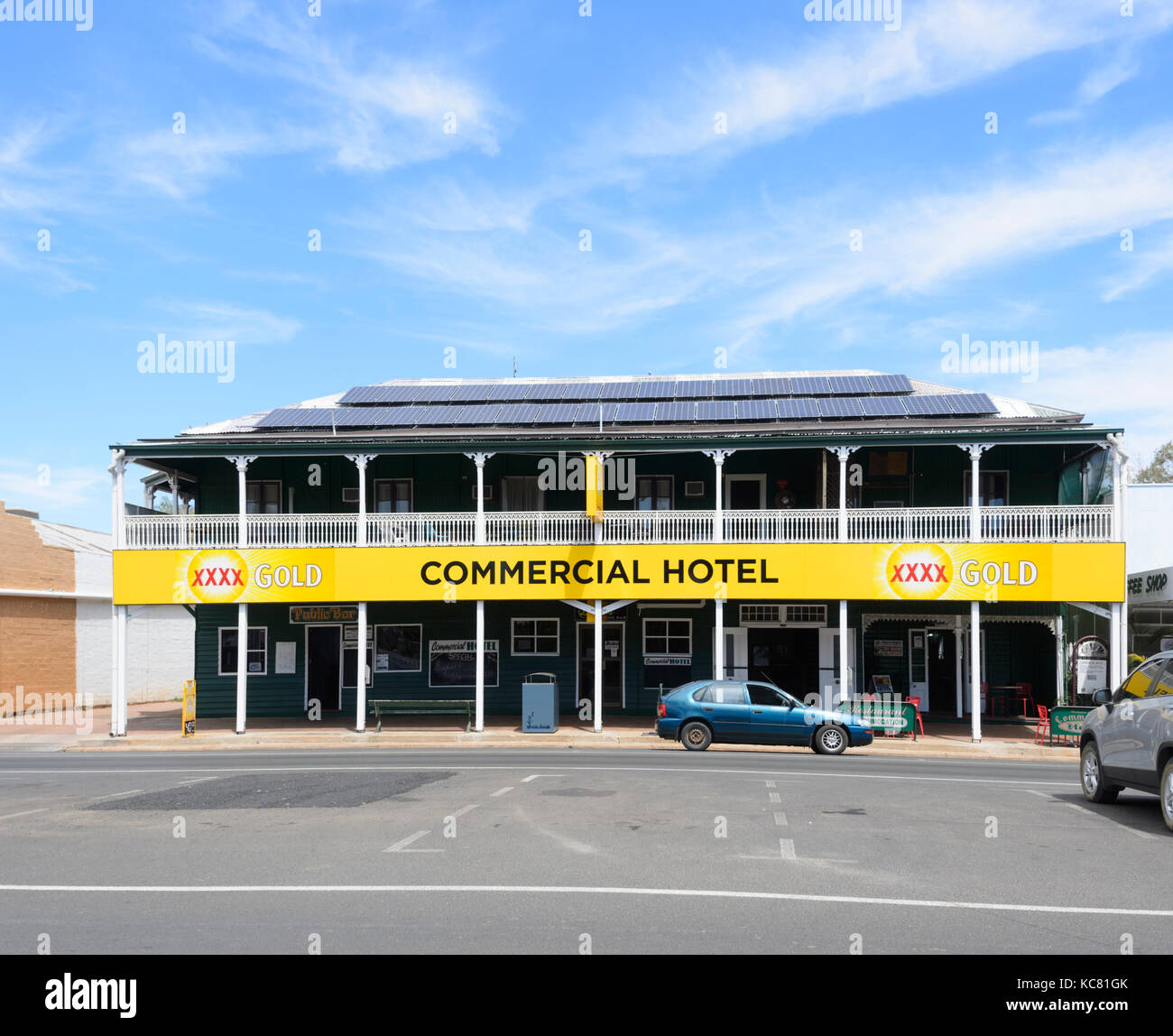 Il Commercial Hotel Costruito originariamente nel 1886, bruciato giù due volte e fu ricostruito nel 1922. Situato a 119 Oak Street, Barcaldine, Queensland, Australia Foto Stock
