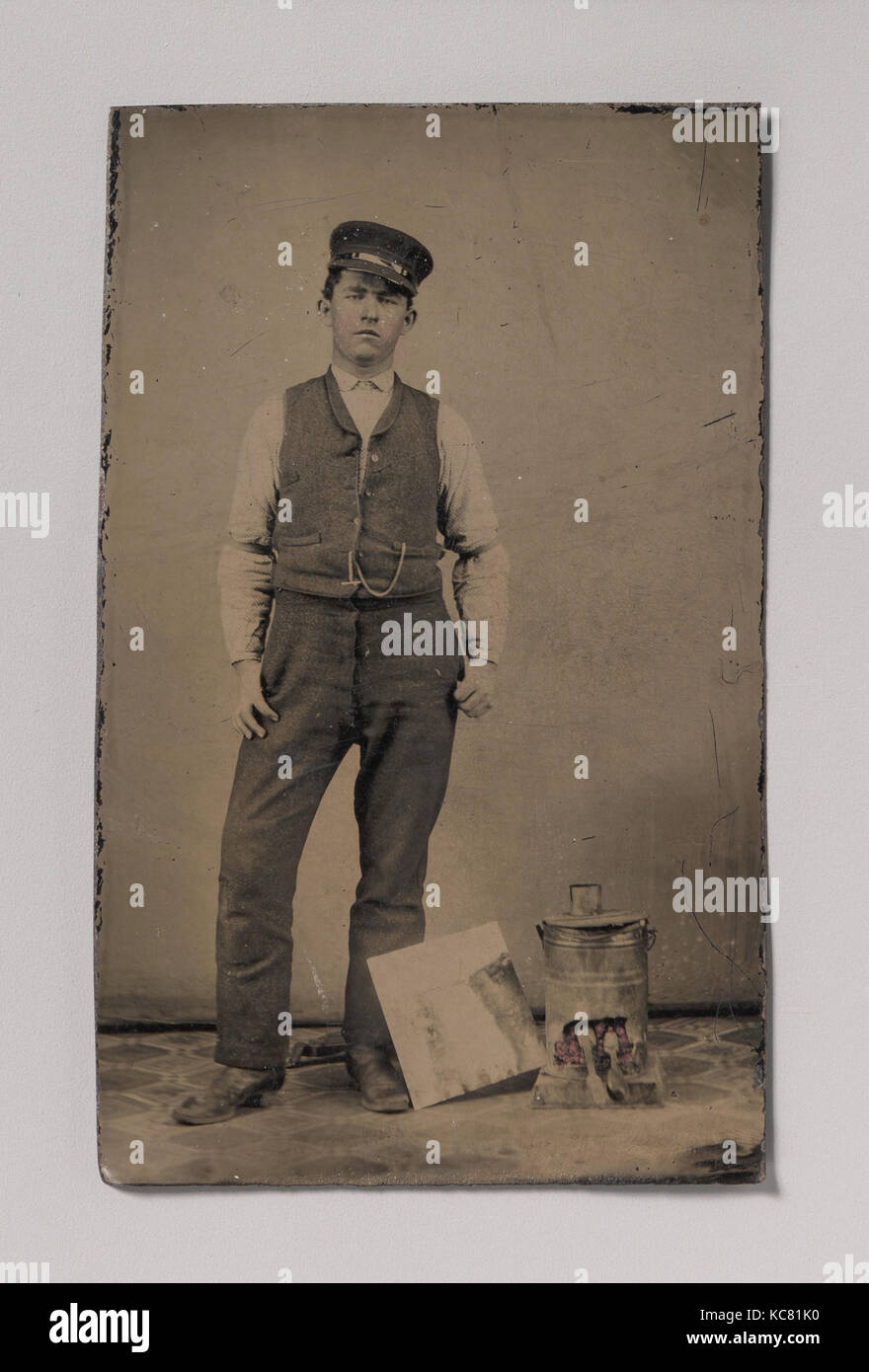 Lattoniere con riscaldatore del carbone e del foglio di stagno, sconosciuto, 1870s-80s Foto Stock