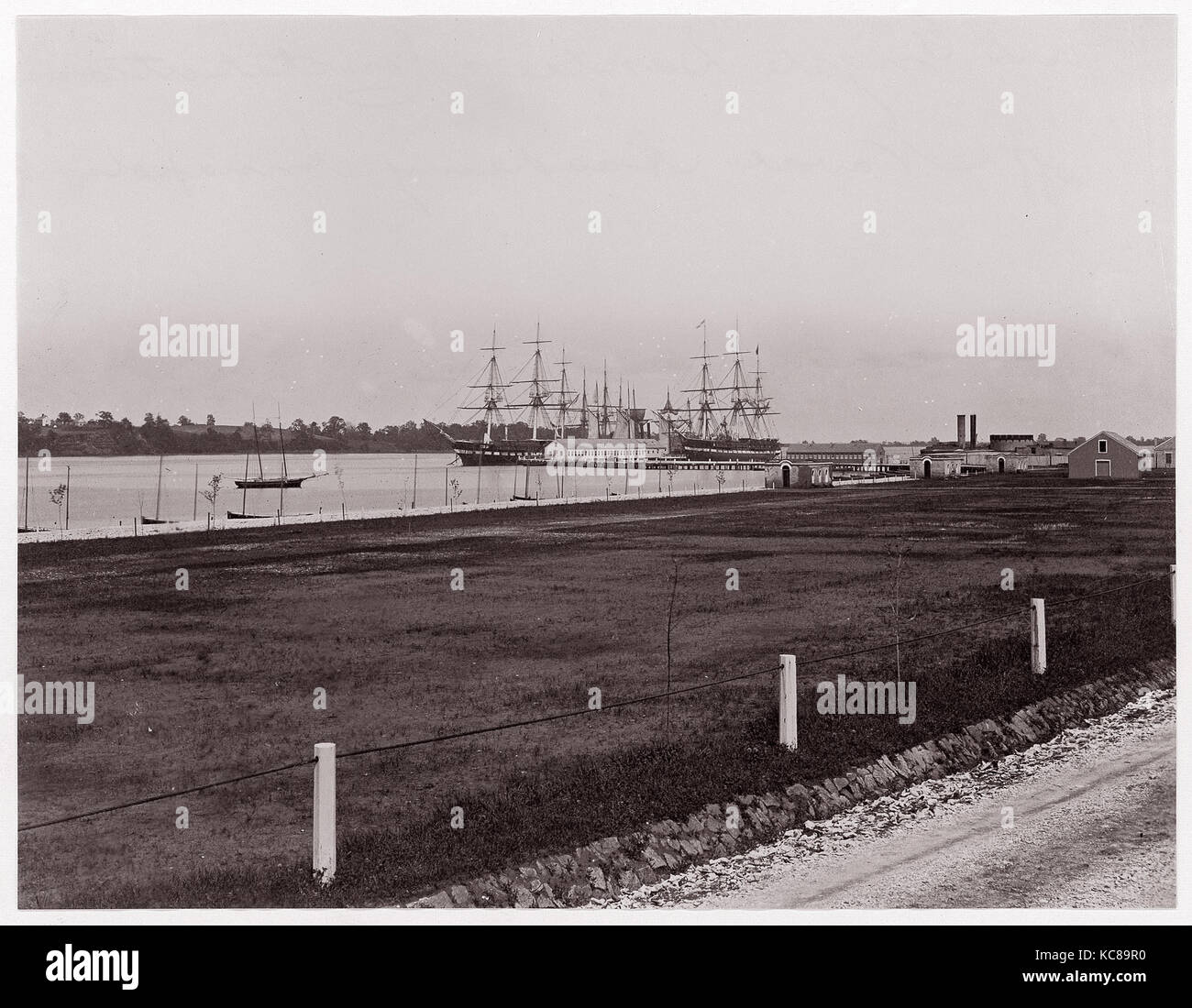 Fregate 'Santee' e 'Costituzione' off Accademia Navale, Annapolis, 1861-65 Foto Stock
