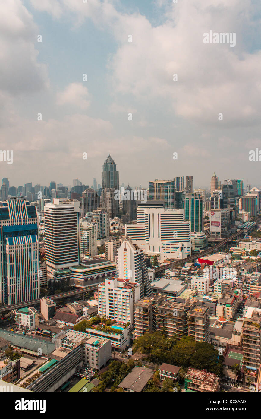 Bangkok, Thailandia - circa 2014: Città / antenna skyline del centro cittadino di Bangkok, Thailandia - grattacielo paesaggio urbano Foto Stock