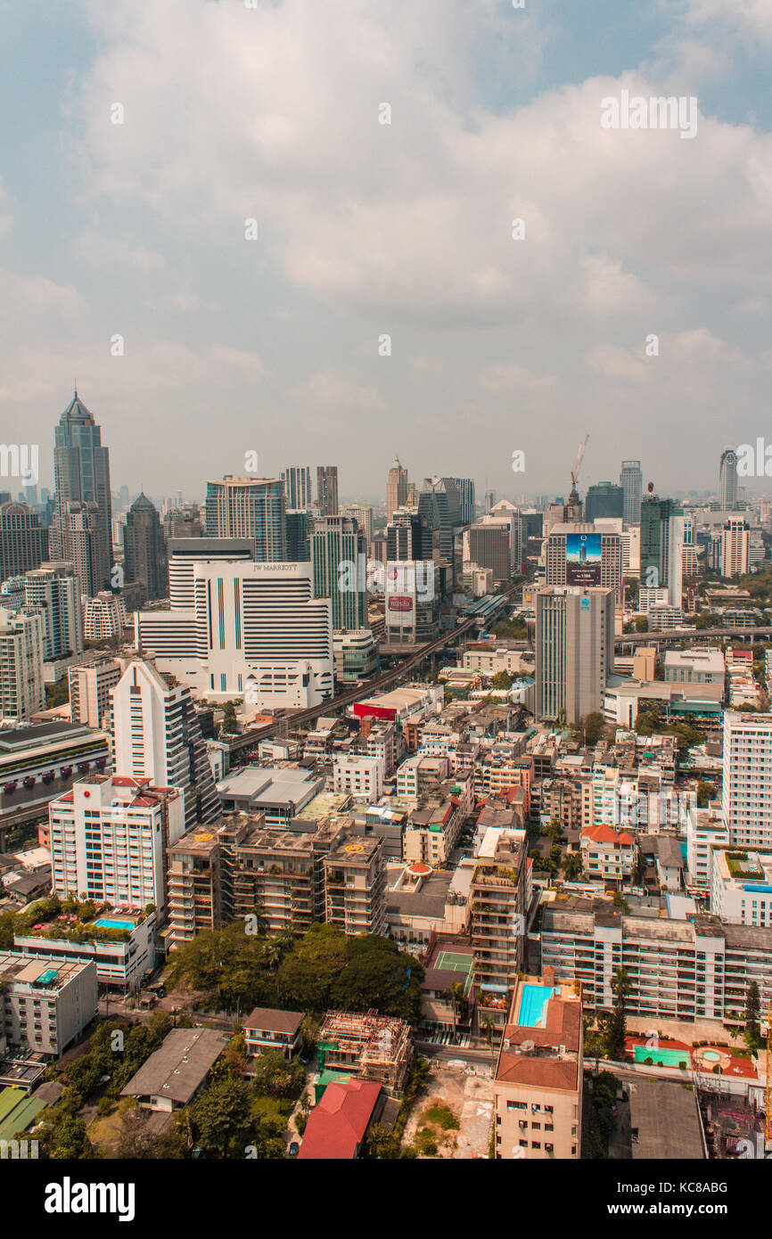 Bangkok, Thailandia - circa 2014: Città / antenna skyline del centro cittadino di Bangkok, Thailandia - grattacielo paesaggio urbano Foto Stock