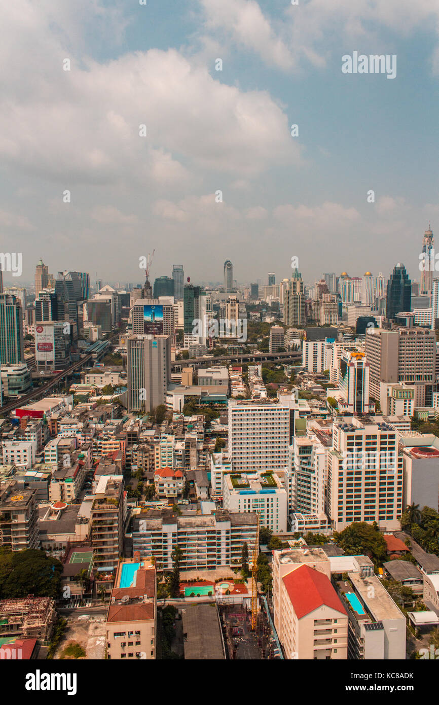 Bangkok, Thailandia - circa 2014: Città / antenna skyline del centro cittadino di Bangkok, Thailandia - grattacielo paesaggio urbano Foto Stock