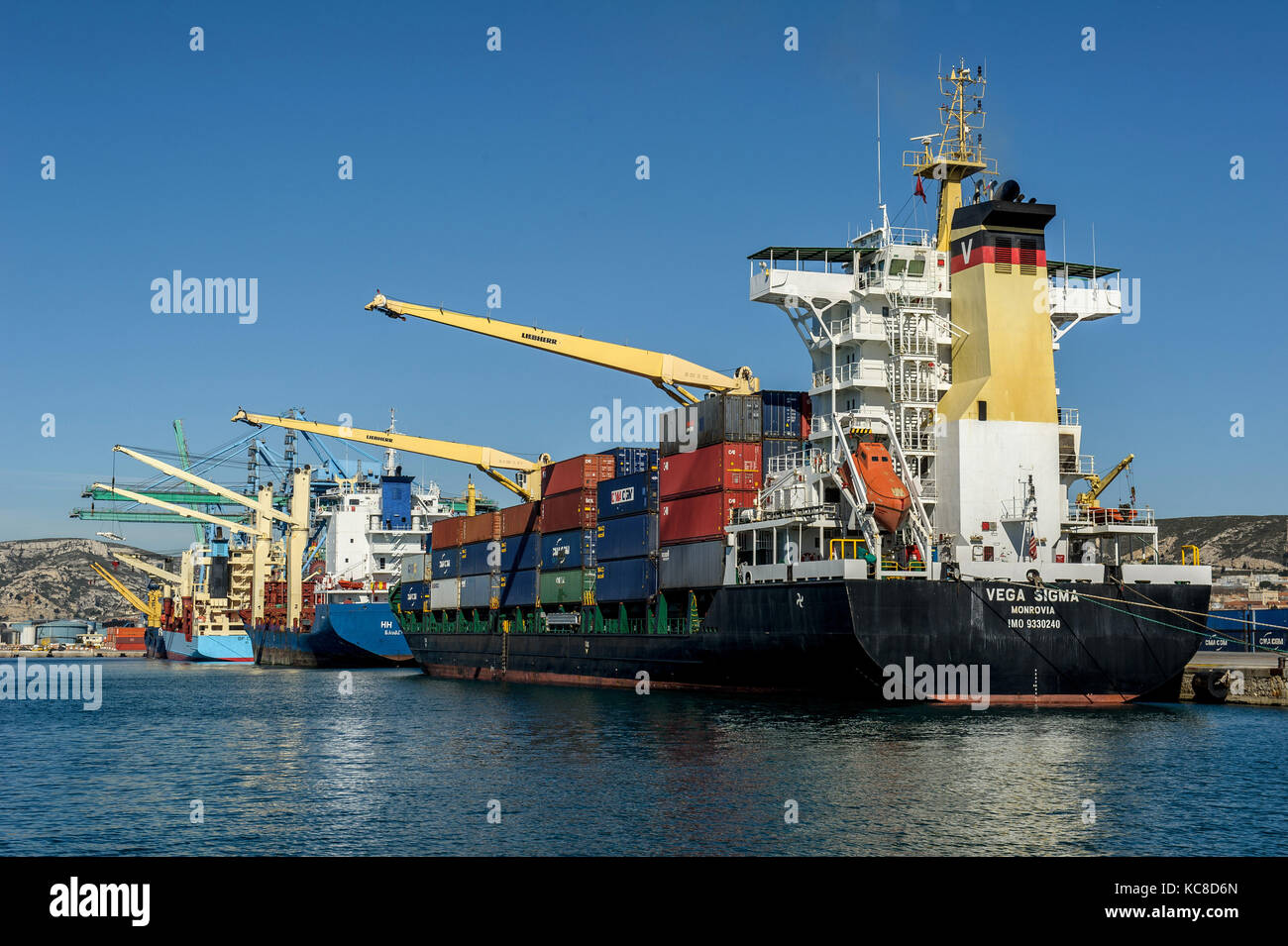 Marsiglia (sud-est della Francia). 2015/03/06. Terminale per container di Marsiglia Fos Port (GPMM francese). CMA GGM nave container "Vega Sigma" Foto Stock
