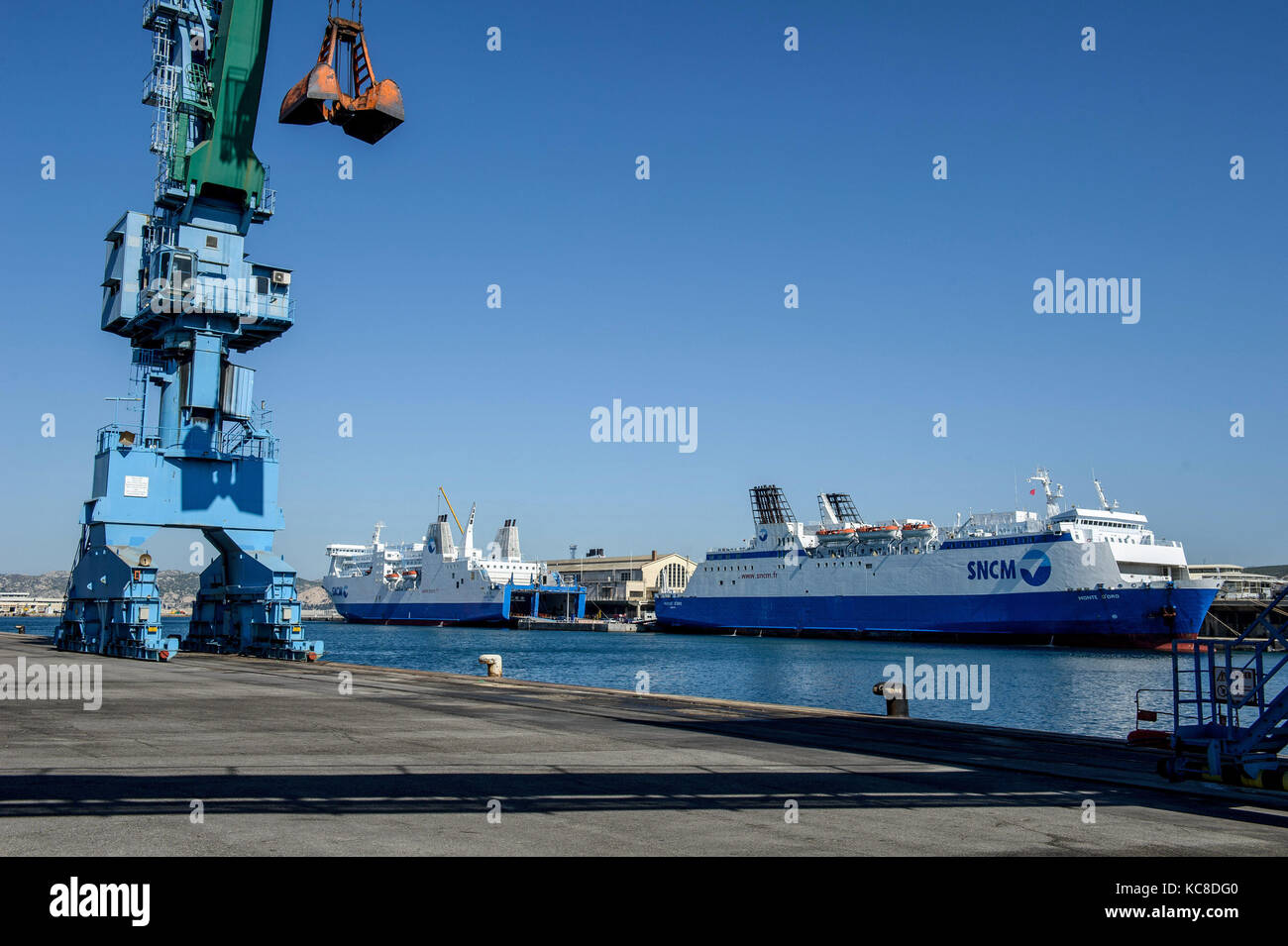 Marsiglia (sud-est della Francia). 2015/06/27. Il 'Monte d'Oro" e "Paglia Orba', passeggero / ro-ro navi cargo Foto Stock
