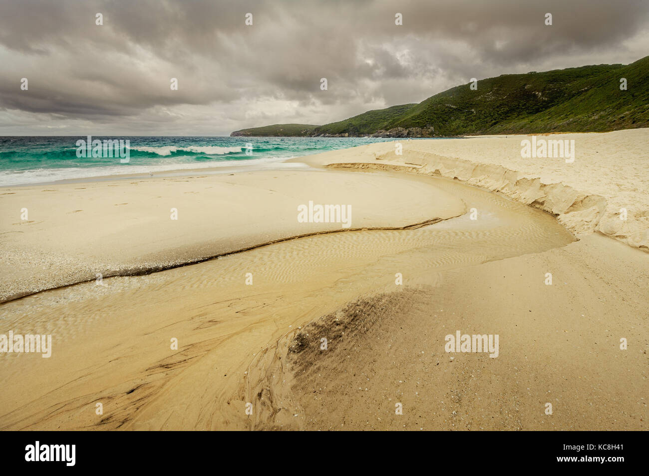 Insenatura di acqua dolce su Shelley Beach in West Cape Howe Parco Nazionale. Foto Stock