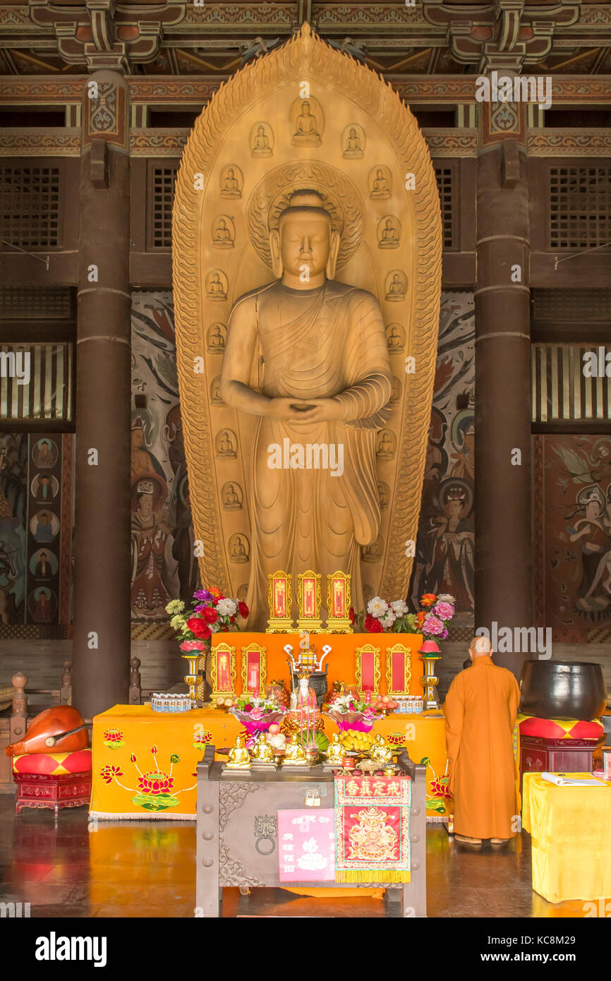 Il Buddha nel tempio lingyan, grotte di Yungang, shanxi, Cina Foto Stock