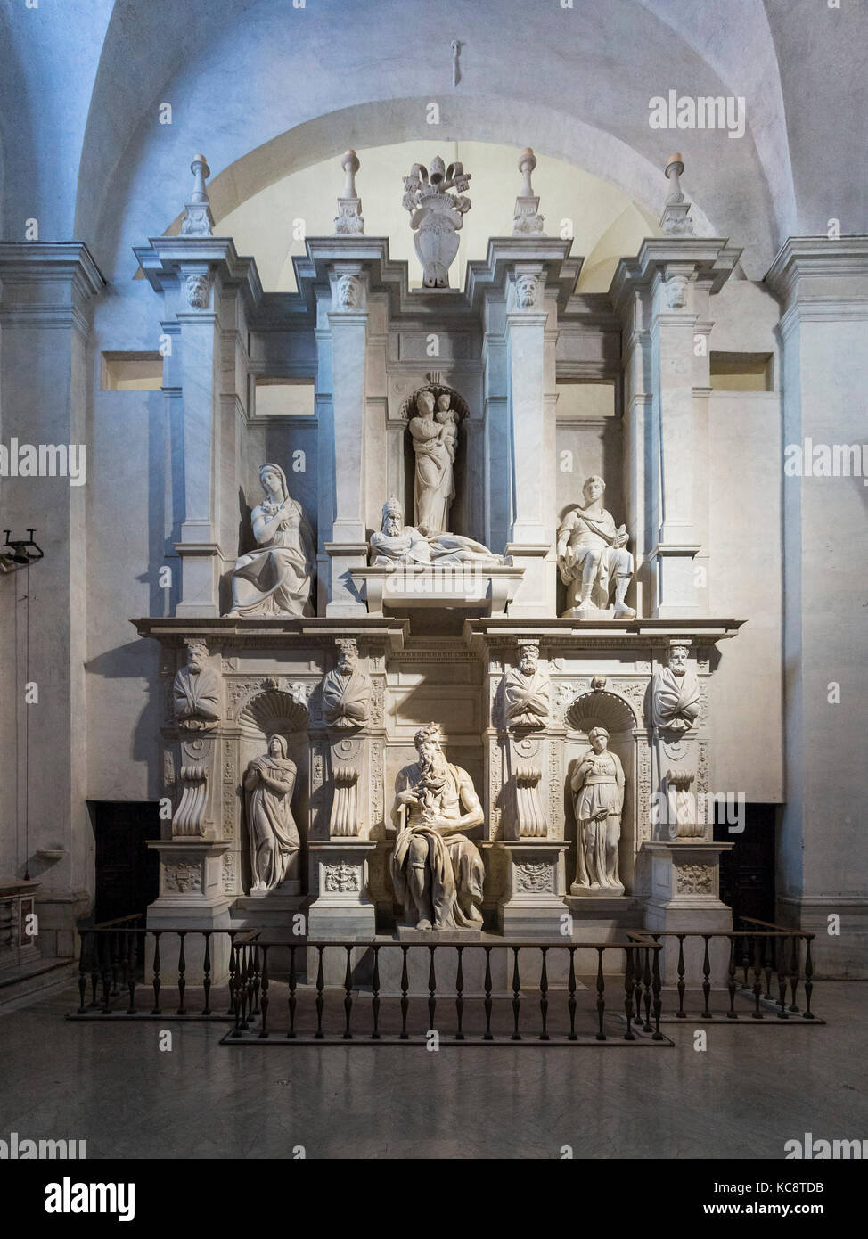 Roma. L'Italia. La tomba di papa Giulio II, da Michelangelo Buonarroti (1475-1564), la Basilica di San Pietro in Vincoli. Mosè scultura (ca. 1513-1516) da Mi Foto Stock