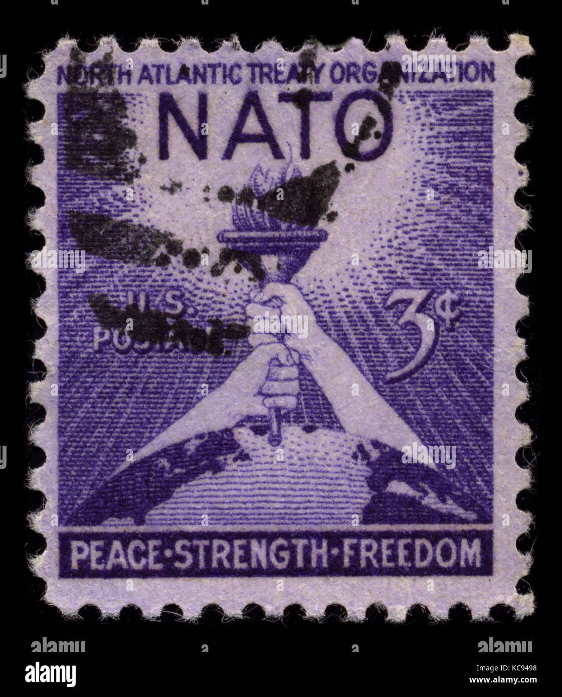 USA - CIRCA 1950: Un francobollo stampato negli USA mostra l'immagine del dedicato alla NATO intorno al 1950. Foto Stock