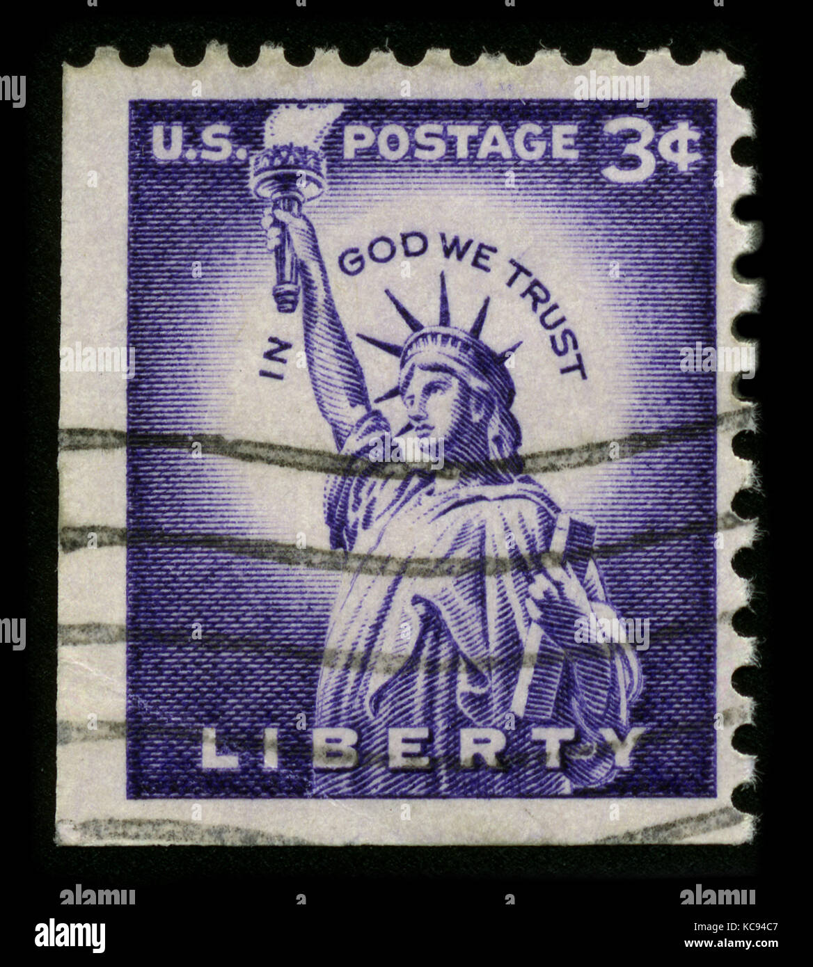 Stati Uniti - circa 1930: un timbro stampato negli Stati Uniti mostra immagine della dedicata alla statua della libertà (liberty illuminare il mondo) circa 1930. Foto Stock