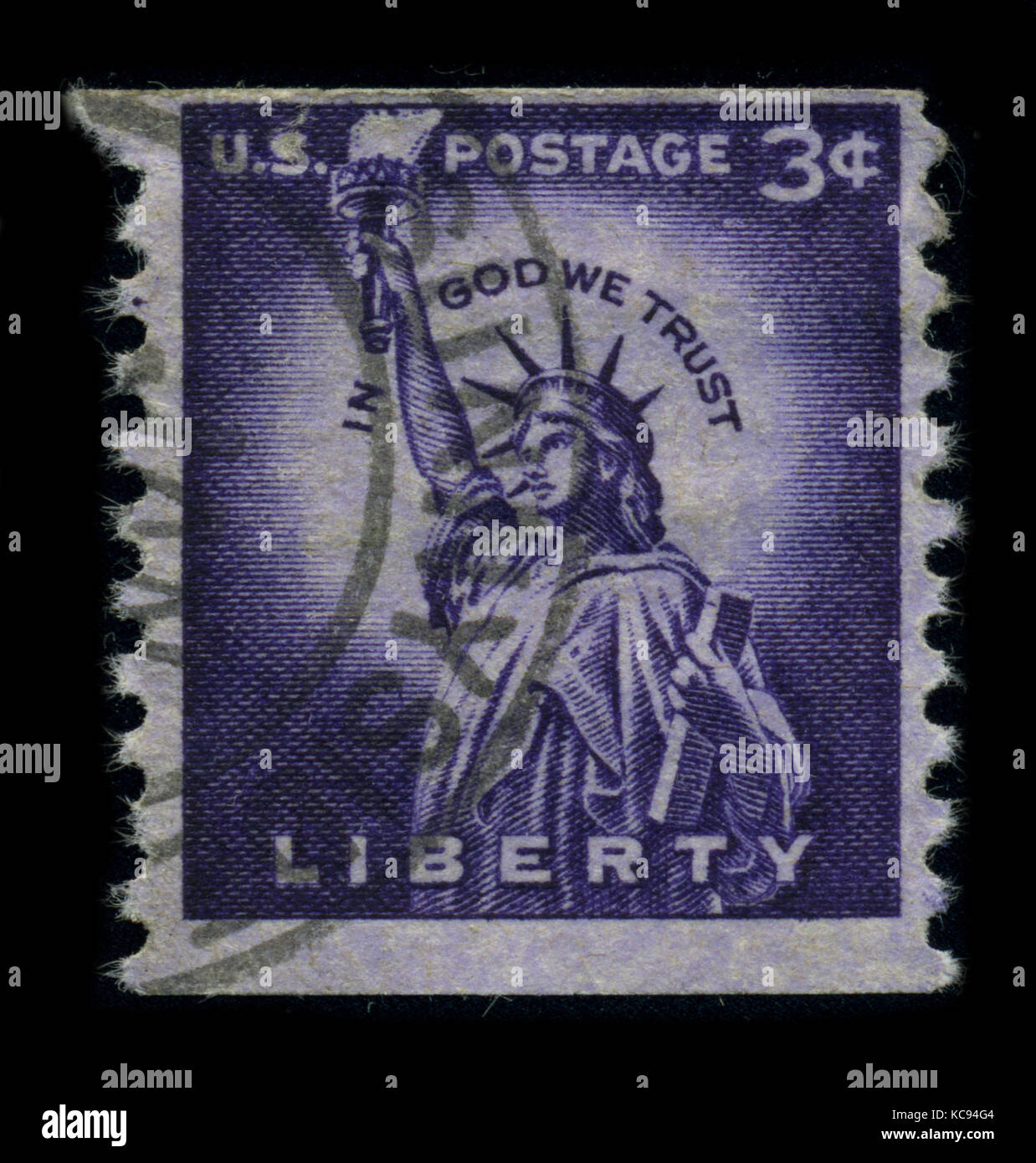 USA-CIRCA 1954: Un francobollo dedicato alla Statua della libertà (Liberty Illightening the World [Francese: La Liberte eclairant le monde]) è un colossale Foto Stock