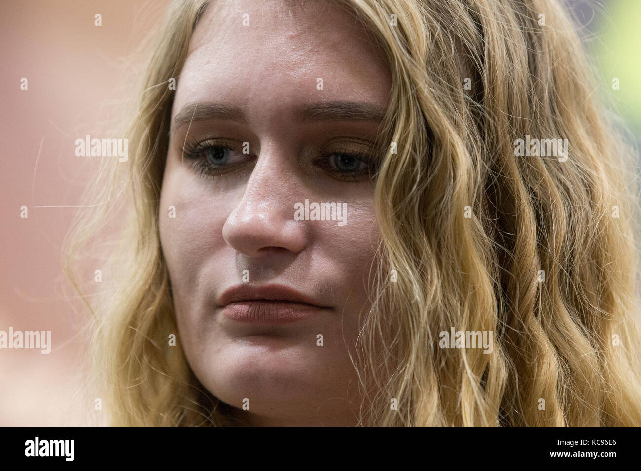 Lydia wilkinson parla di lloyd casa in Birmingham circa la sua perdita e la reazione a possibili verdetti prima della prova di Aronne orzo chi è accusato di aver ucciso sua madre Teresa e il fratello pierce in casa loro a Stourbridge. Foto Stock