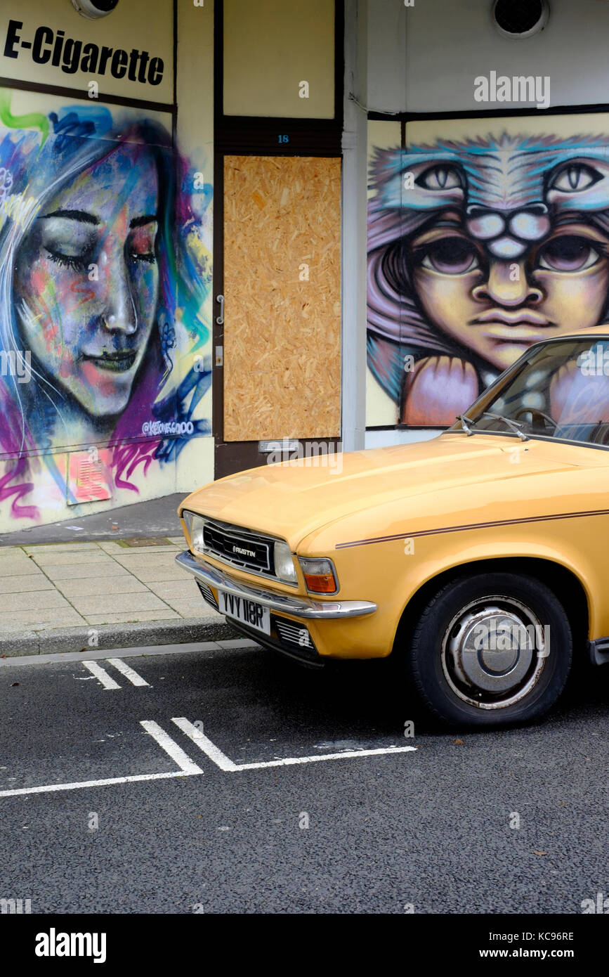 Un vecchio british austin allegro auto parcheggiate in strada England Regno Unito Foto Stock