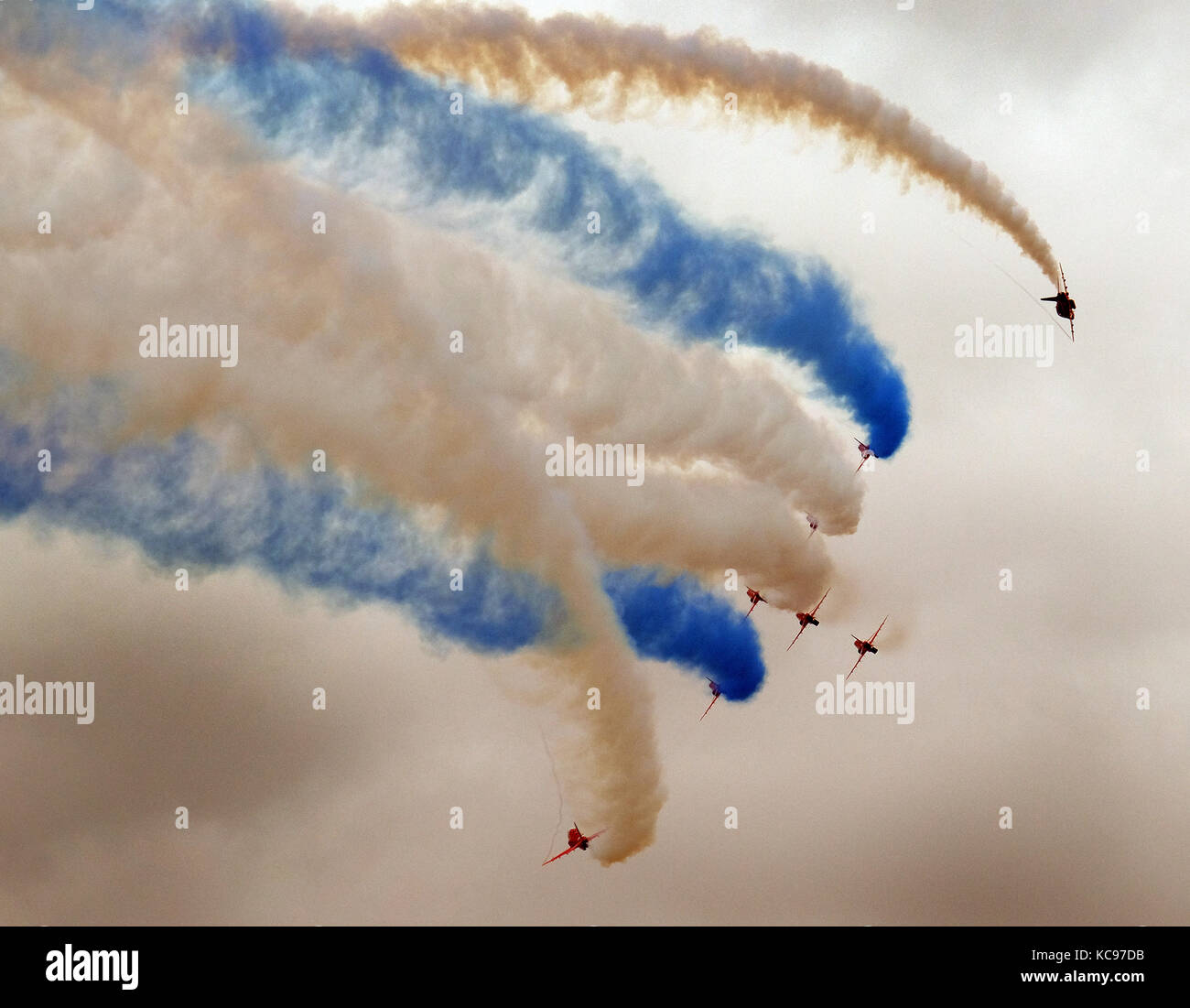 Il team RAF Red Arrows 2017 è in azione al salone aereo di Scampton. Foto Stock