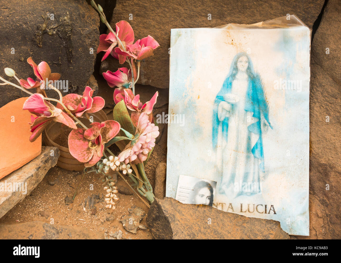 Immagine di santa lucia, patrono dei non vedenti come pure gli autori, contadini..., sulla spiaggia in Spagna Foto Stock