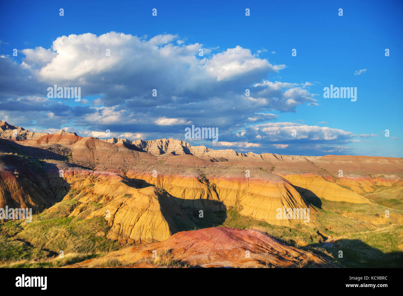 Vista panoramica al Parco nazionale Badlands, Dakota del Sud, Stati Uniti d'America su acloudy giorno Foto Stock
