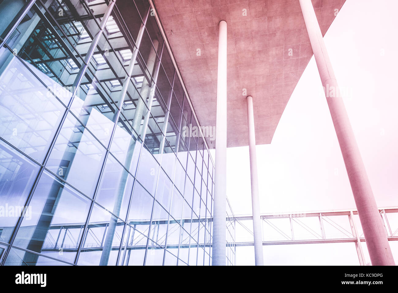 Corporate facciata di edificio, ufficio esterno dell'edificio , facciata di vetro Foto Stock