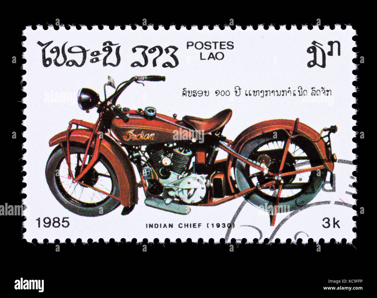 Francobollo dal Laos raffigurante raffigurante un capo indiano motociclo dal 1930, centenario dell invenzione del motociclo. Foto Stock