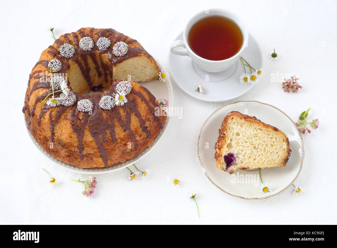 Salsa al cioccolato torta bundt Foto Stock