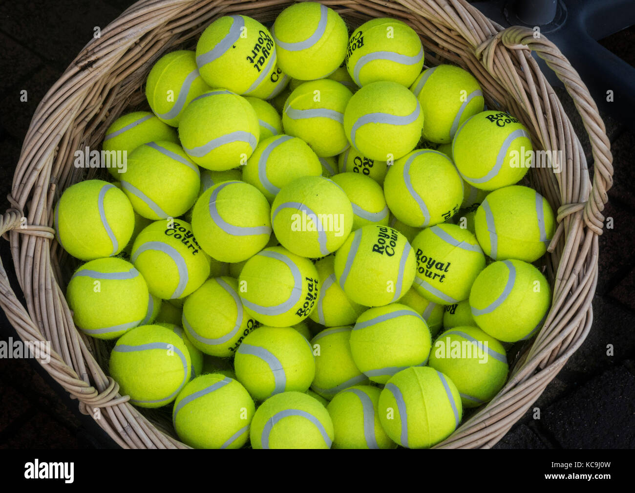 Cesto di palline da tennis immagini e fotografie stock ad alta risoluzione  - Alamy