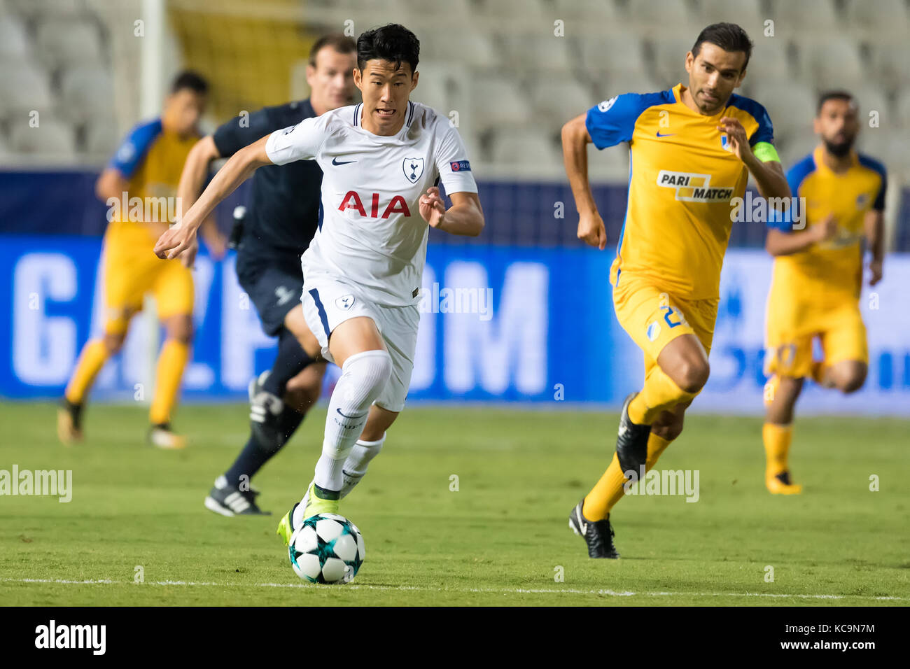 Nicosia, Cipro - Semptember 26, 2017: Il giocatore del Tottenham Heung-Min figlio in azione durante la finale di UEFA Champions League tra Bologna VS Tottenham Ho Foto Stock