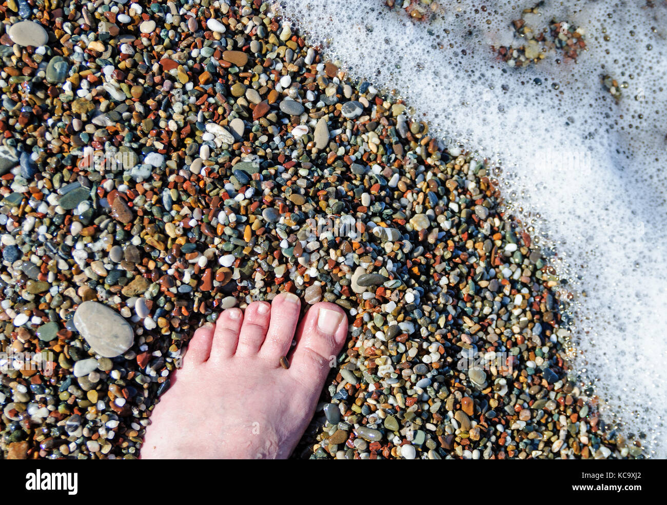 Vacanza sulla spiaggia del mare, i piedi sulla sabbia di mare,spazio copia Foto Stock