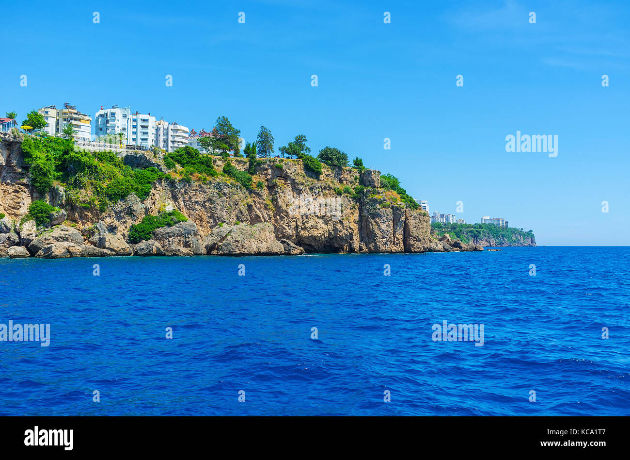 Il divieto costa di Antalya, ricoperti di vegetazione di lussureggianti parchi e giardini, Turchia. Foto Stock