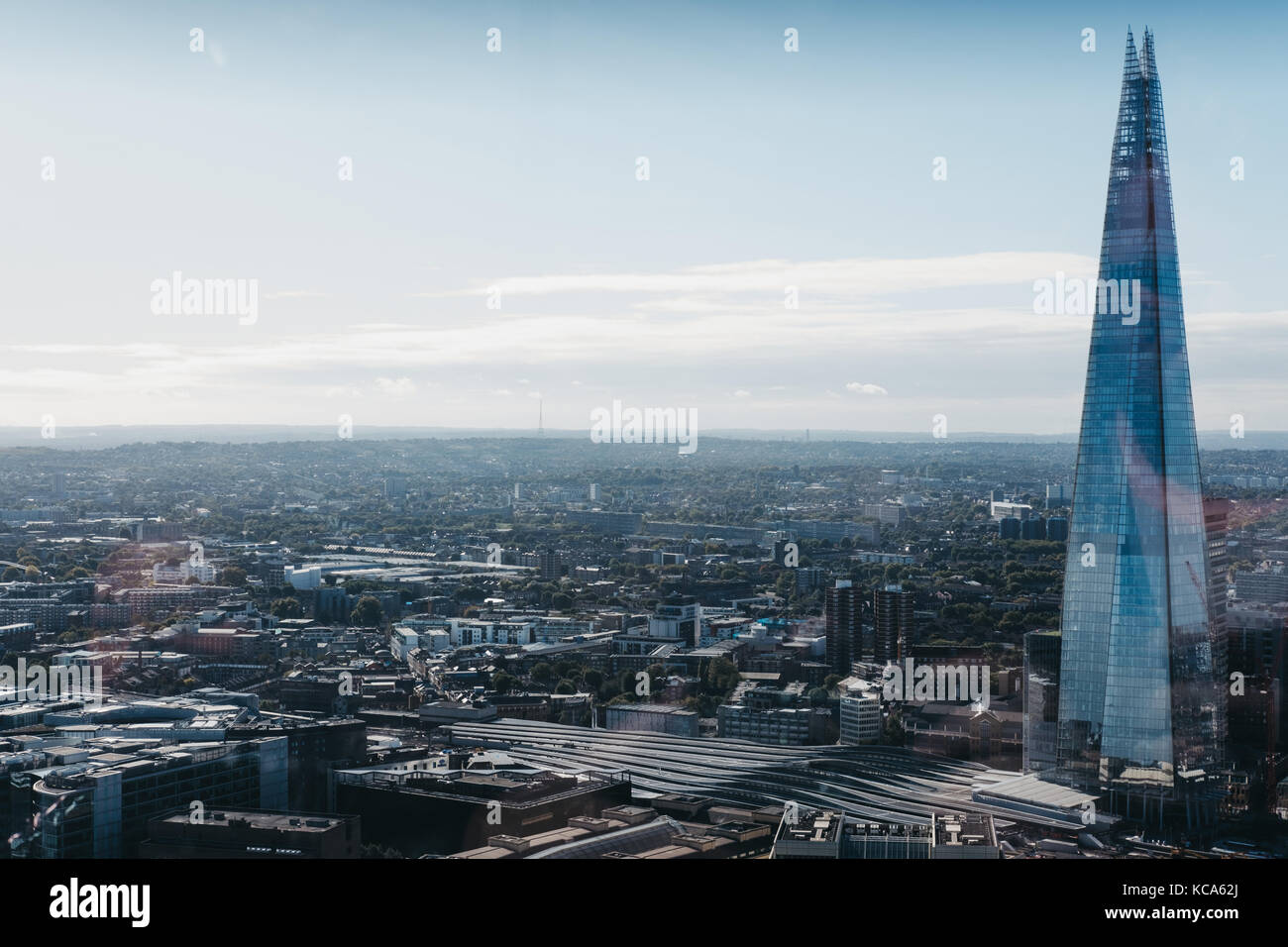 Londra e Shard, il più alto edificio della città. Vista dal giardino del cielo, il più alto giardino pubblico di Londra Foto Stock