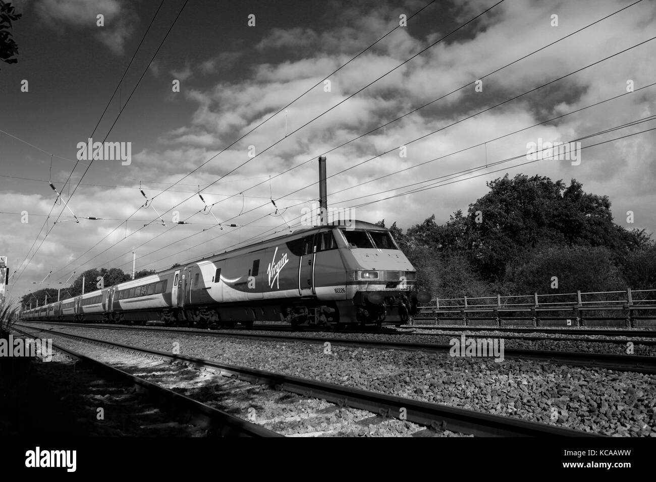 82226 East Coast, treni ad alta velocità del treno elettrico, East Coast Main Line Railway, Peterborough, CAMBRIDGESHIRE, England, Regno Unito Foto Stock