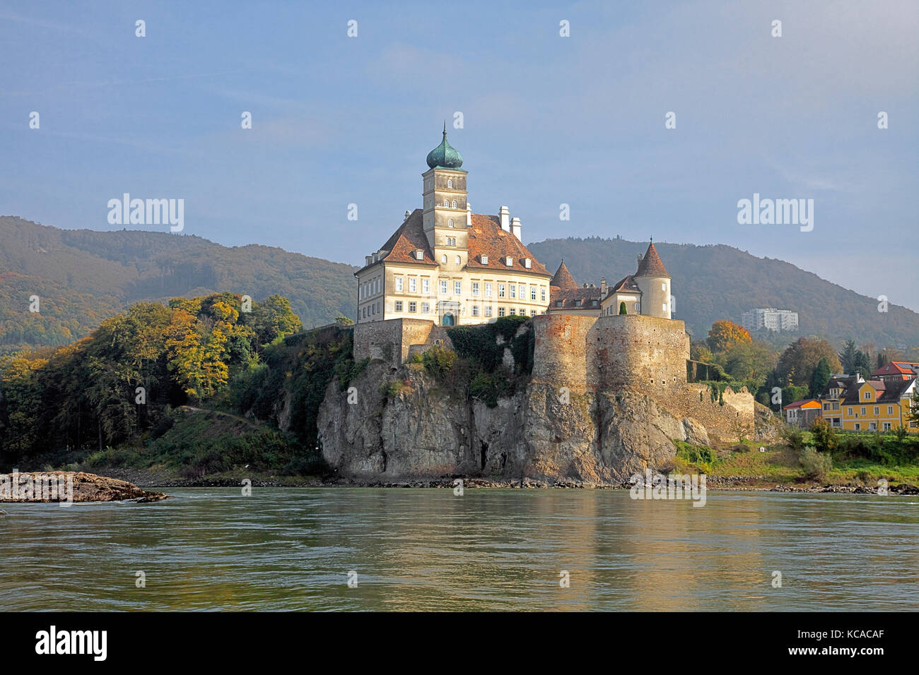 La valle di Wachau, Austria: Schloss Schonbuhel è stato un punto di riferimento sul fiume Danubio fra Melk e Durnstein sin dal XII secolo, costruito su Foto Stock