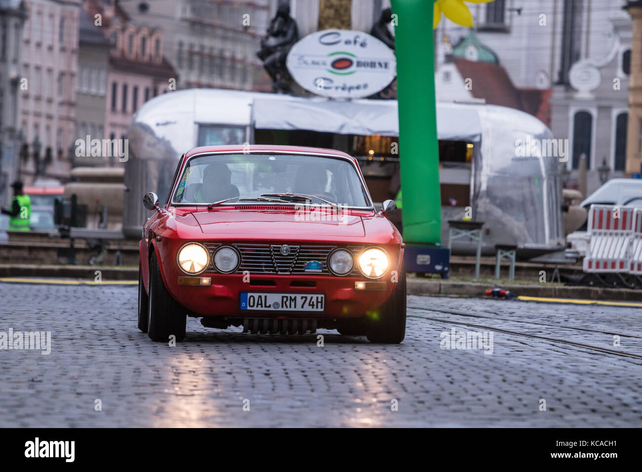 Augusta, Germania - 1 ottobre 2017: Alfa Romeo 2000 GT veloce GTV Oldtimer auto al Fuggerstadt Classic 2017 Oldtimer Rallye il 1° ottobre 2017 in Foto Stock