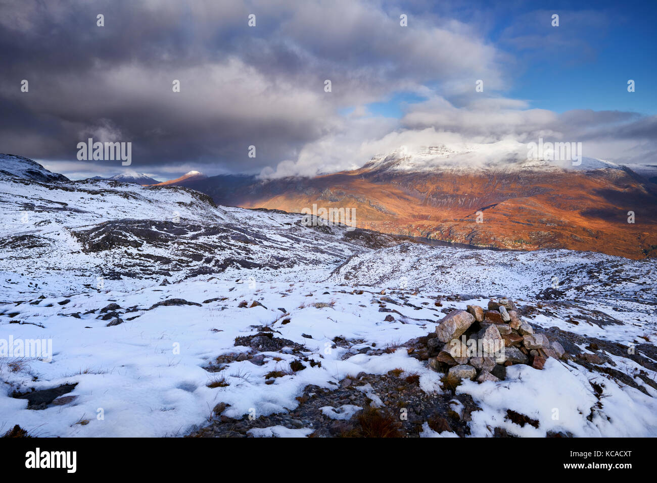 Il vertice di Slioch sopra Loch Maree nelle Highlands scozzesi, Scotland, Regno Unito. Foto Stock