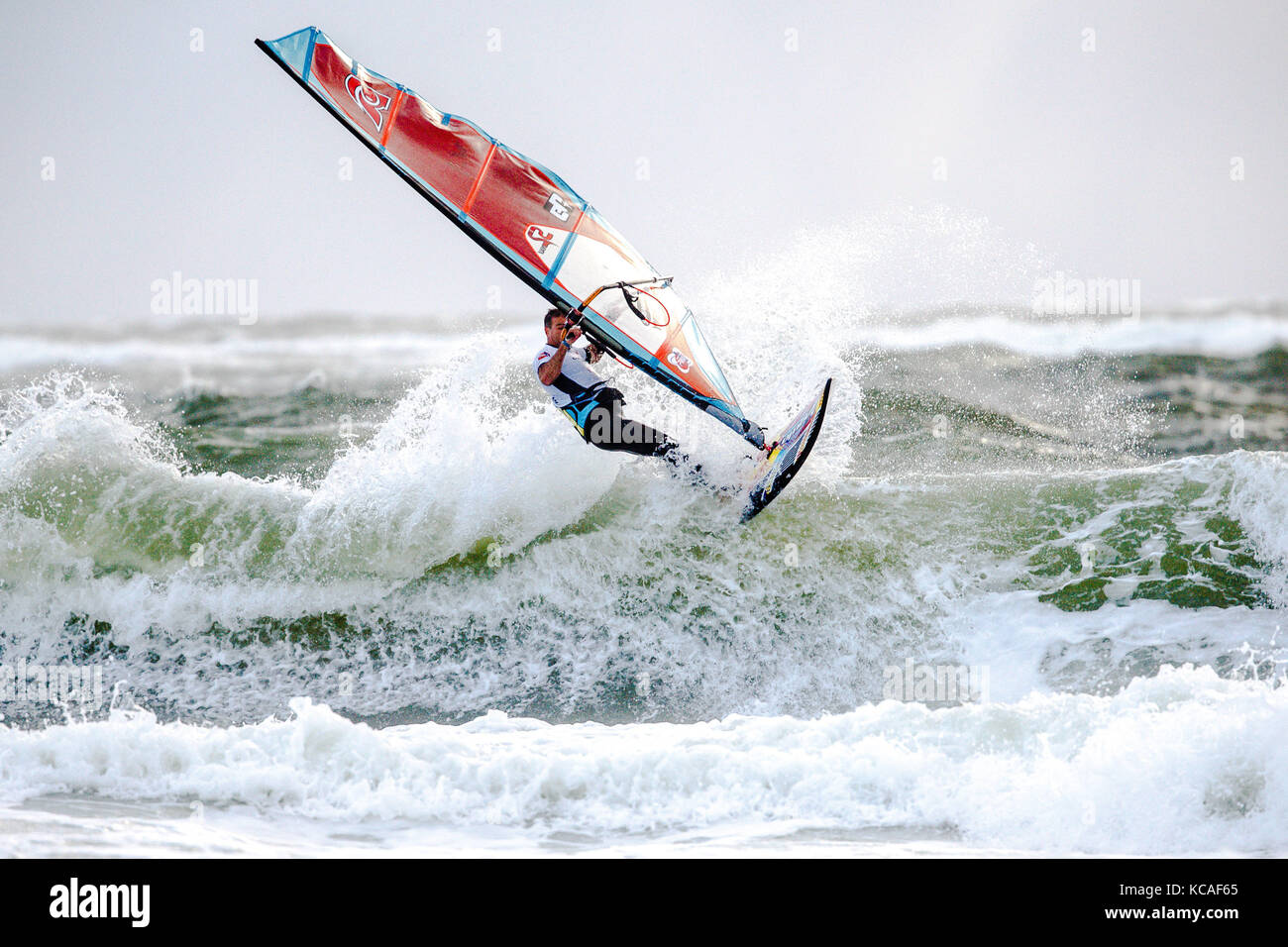 Westerland, Germania. 3° ott 2017. windsurfer americano Josh Angulo in azione durante la mercedes benz windsurf worldcup sull isola di Sylt. Credito: Frank molter/alamy live news Foto Stock