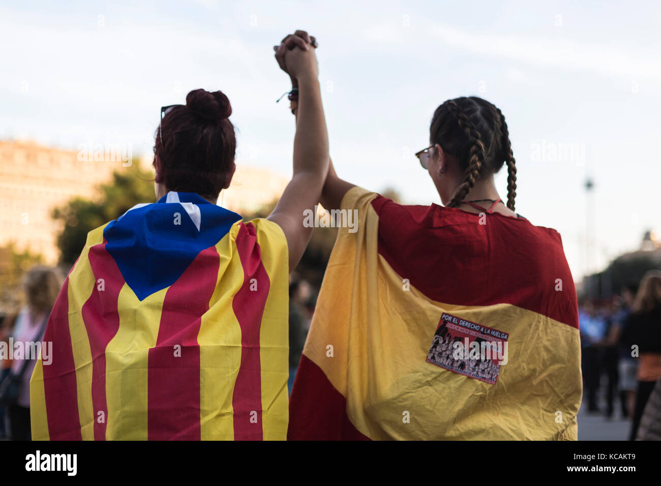 Barcellona, Spagna. 3° ott 2017. catalonia referendum. nazionalista spagnolo persone che protestano contro gli incidenti ultimo del referendum giorno. Credito: David ortega baglietto/alamy live news Foto Stock