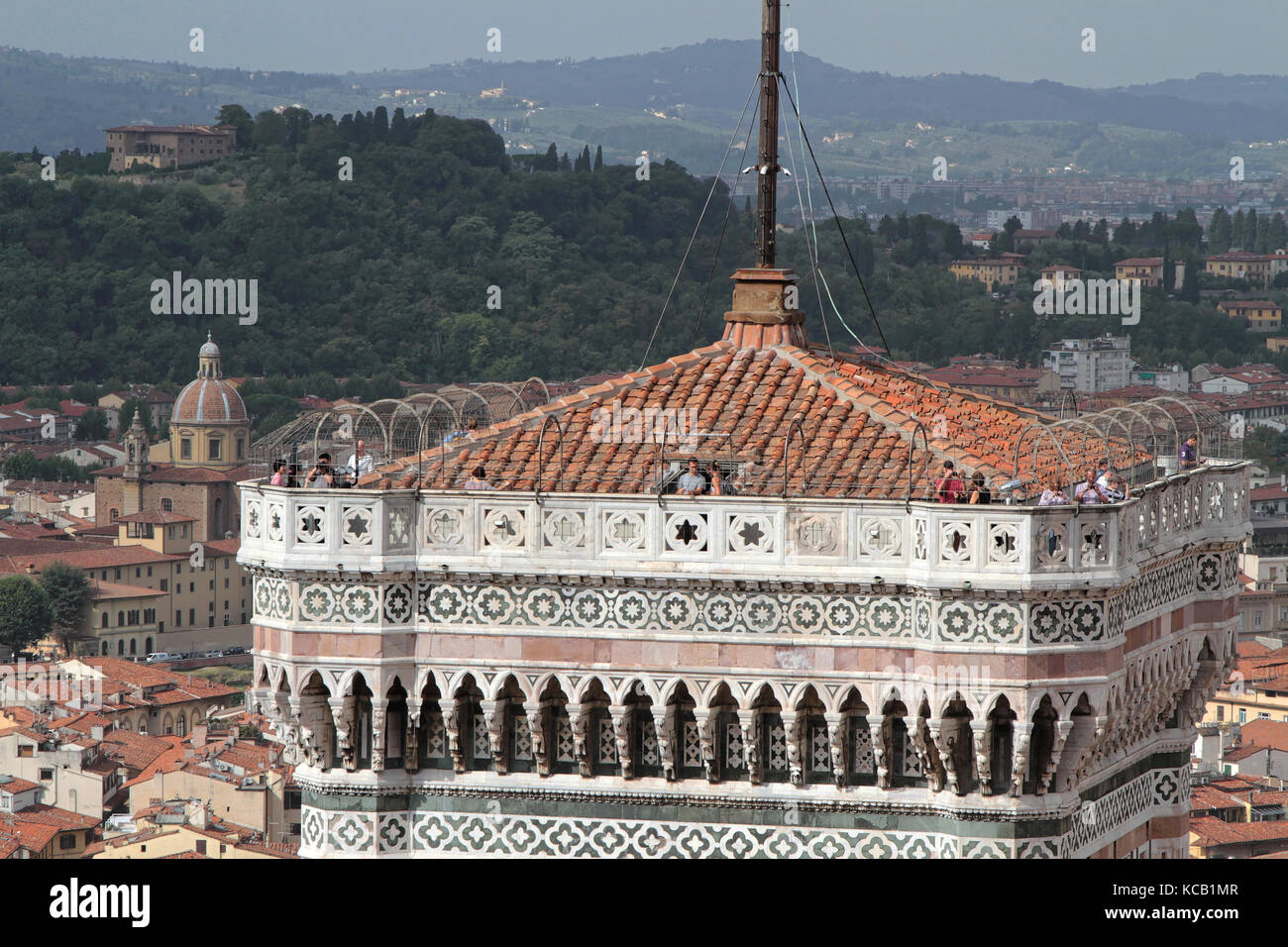 FIRENZE, ITALIA, 14 settembre 2015 : turisti in cima al Campanile. Firenze è considerata il luogo di nascita del Rinascimento e attrae il Foto Stock