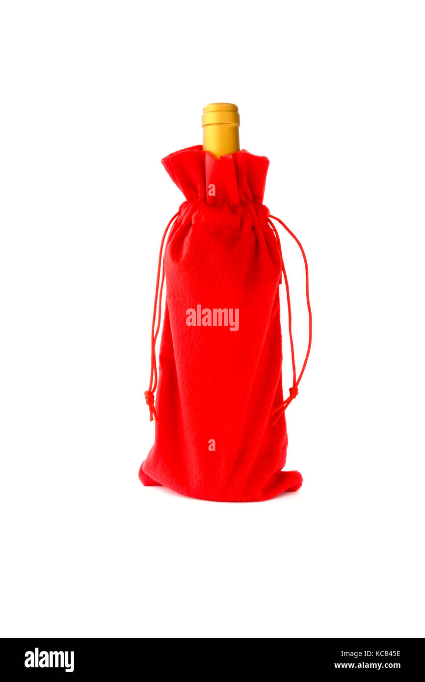 Bottiglia di vino in fatti a mano in velluto rosso di natale bottiglia di vino borsa su sfondo bianco. Foto Stock