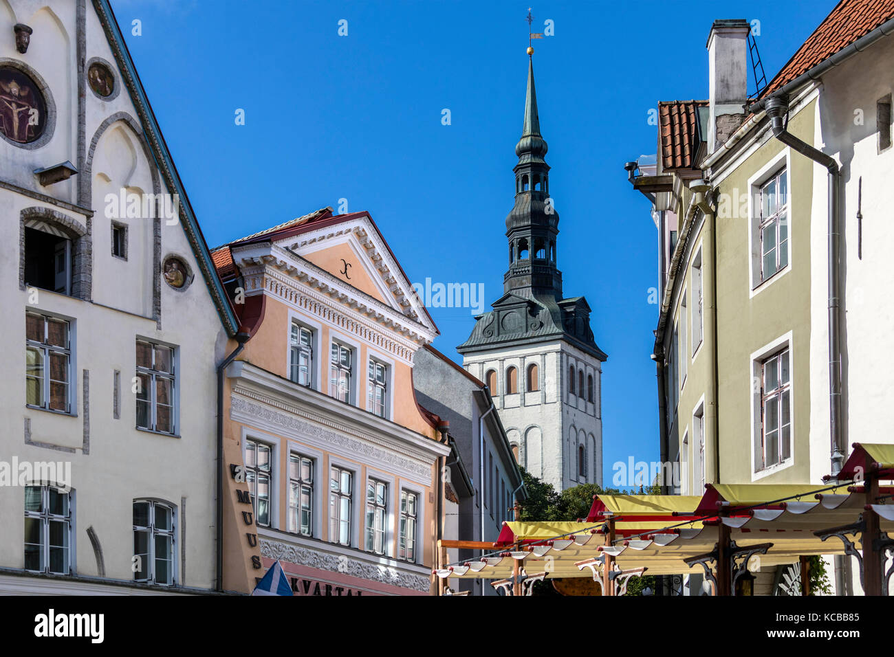 St. Nicholas Chiesa (Niguliste Kirik) nel centro storico della città di Tallinn in Estonia. Foto Stock
