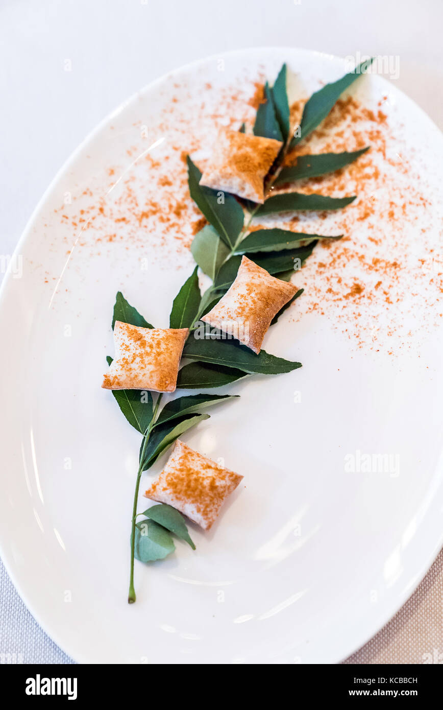 Mini curry puff antipasto gastronomo che Foto Stock