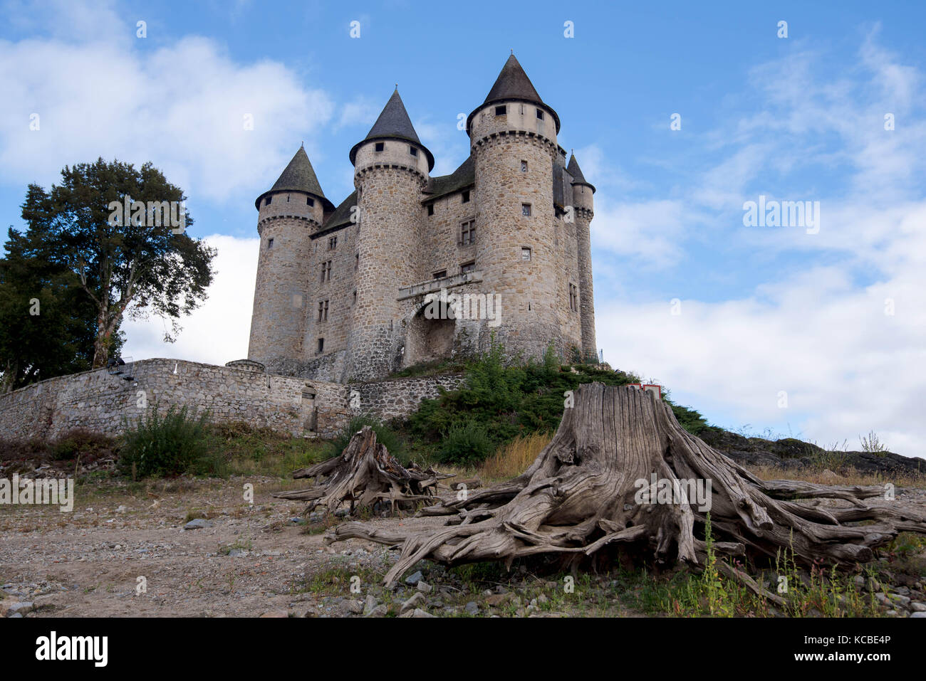 Il bel castello ' Chateau de val' in Auvergne in Francia Foto Stock