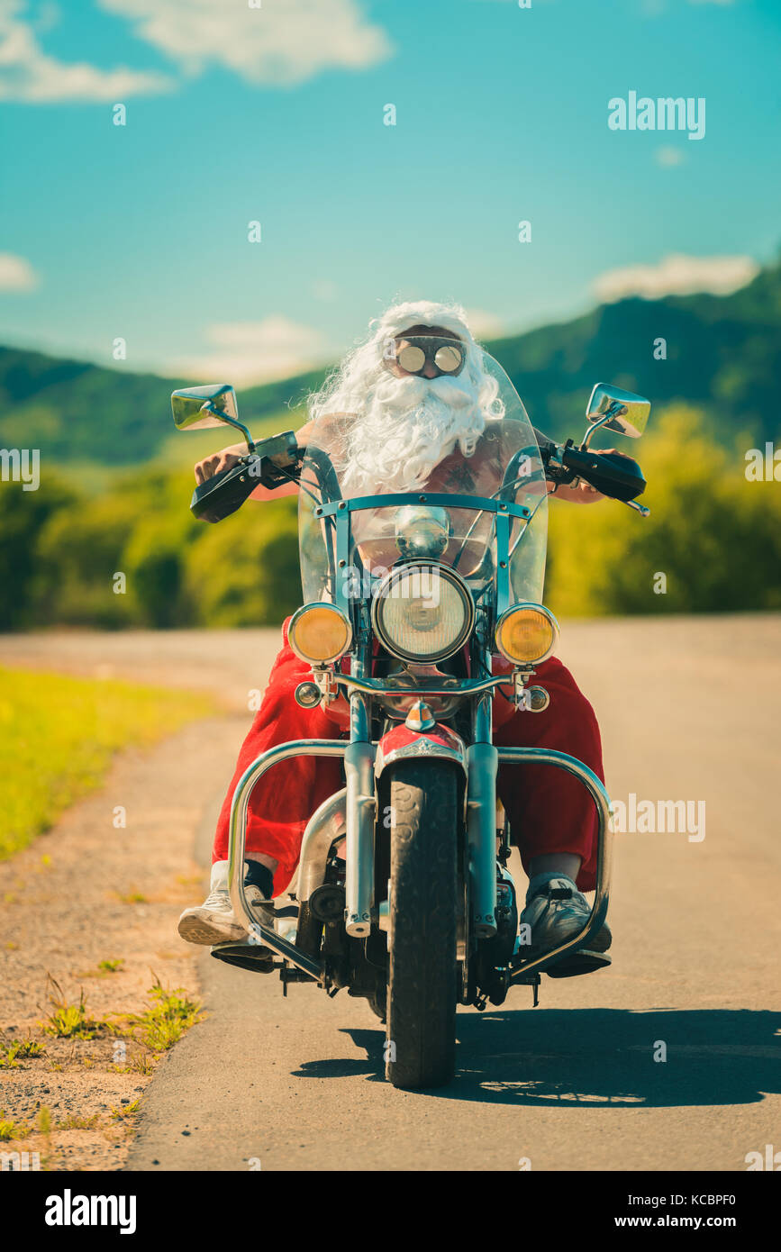 Santa su una motocicletta Foto Stock