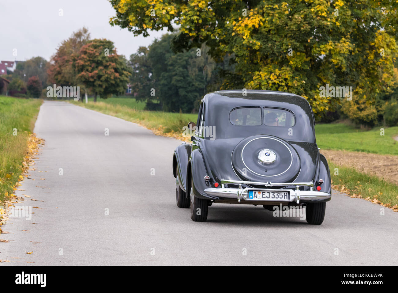 Augsburg, Germania - 1 ottobre 2017: bmw oldtimer auto presso il classico fuggerstadt 2017 oldtimer rallye il 1 ottobre 2017 ad Augsburg, Germania. Foto Stock