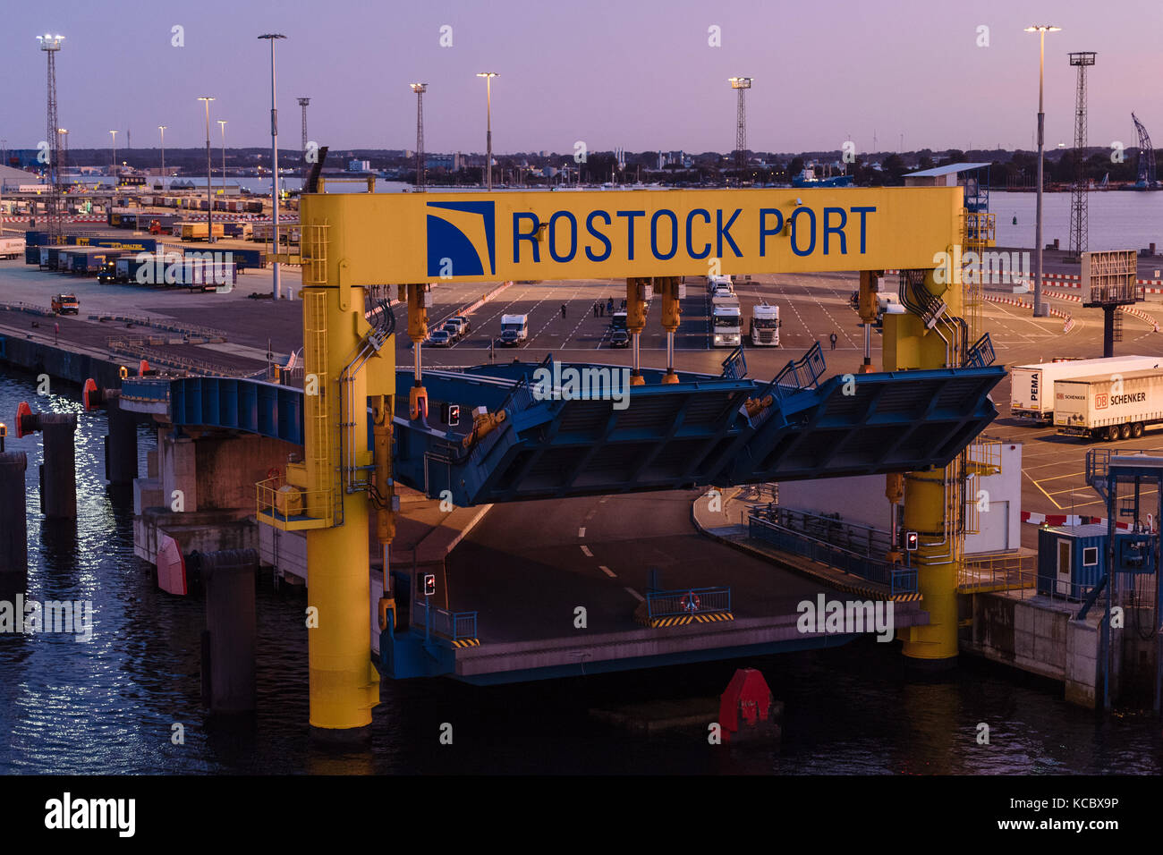 Ferry Terminal, porto d'oltremare, Rostock, Meclemburgo-Pomerania occidentale, Germania Foto Stock
