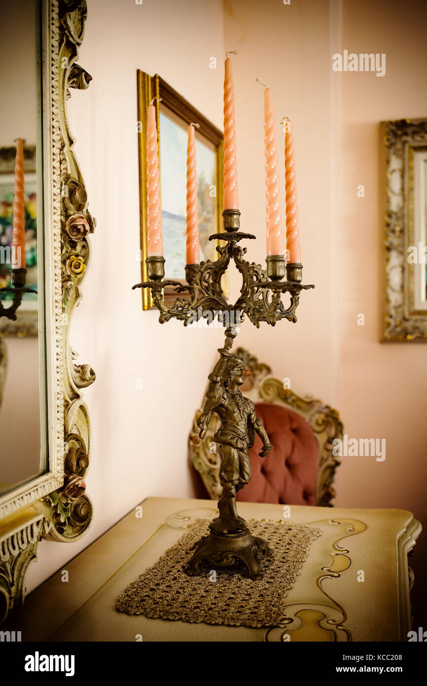 Vintage dettaglio degli interni soggiorno in barocco e rococò stile. Foto Stock