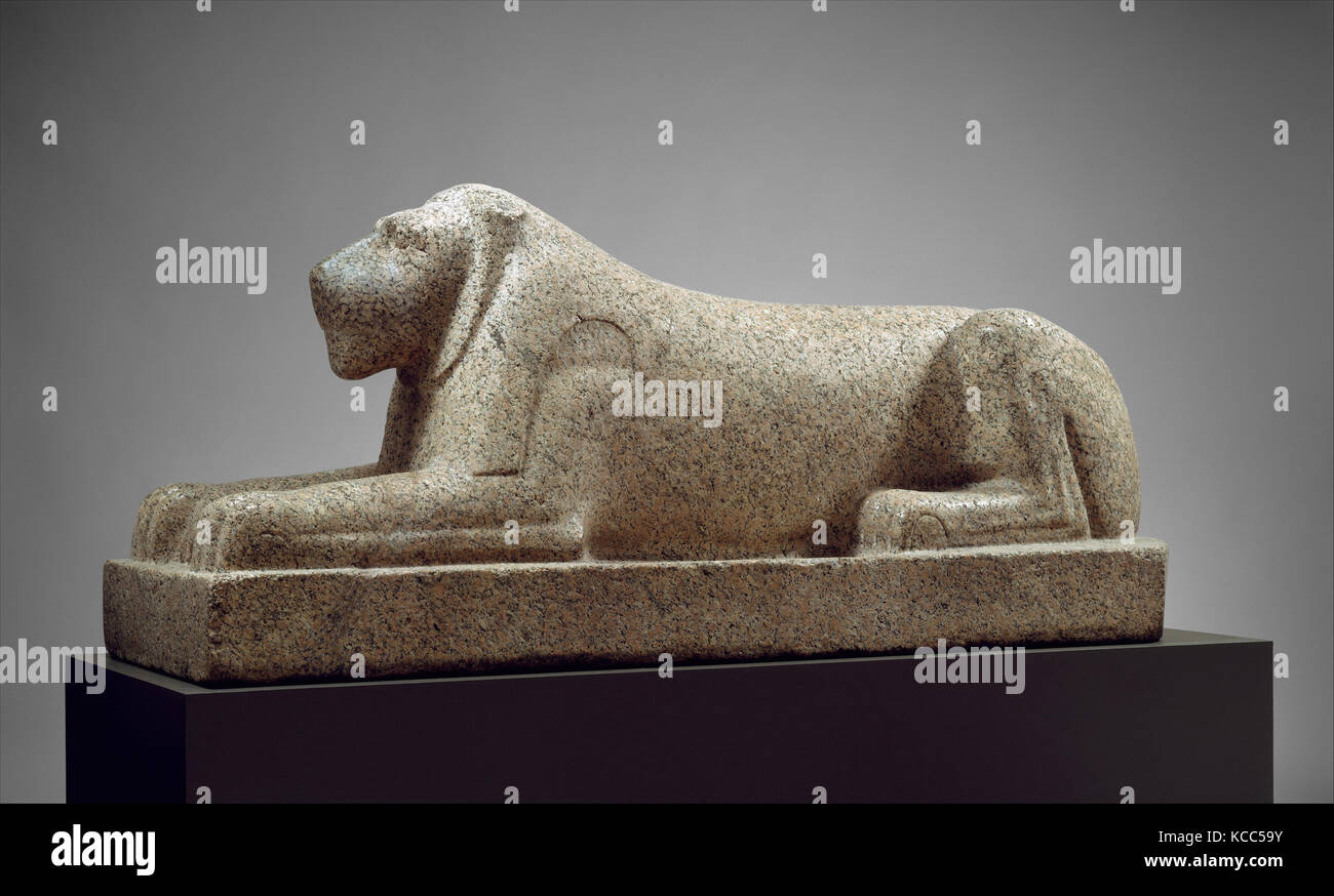 Recumbent Lion, Antico Regno, inizio dynasty 4-5, ca. 2575-2450 A.C., dall'Egitto, Fayum zona di ingresso, Herakleopolis (Ihnasya Foto Stock